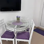 Апартамент House Velevi *