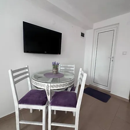아파트 House Velevi